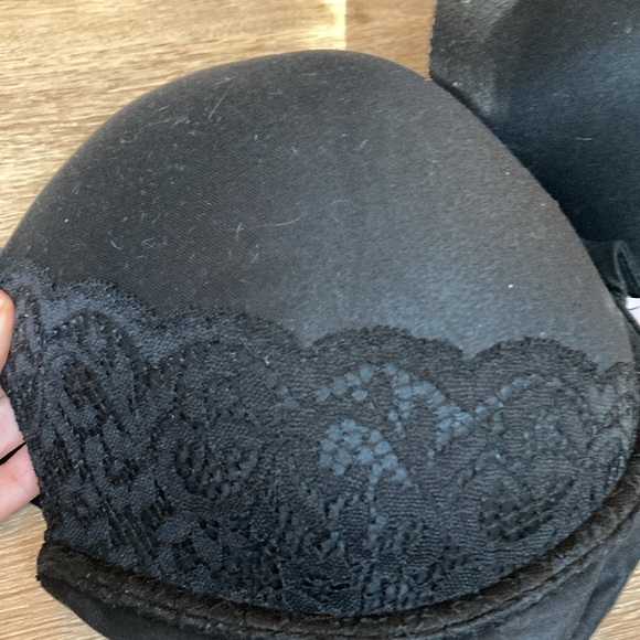 Victoria’s Secret 38ddd black silky lace trim underwire bra. - Picture 3 of 9